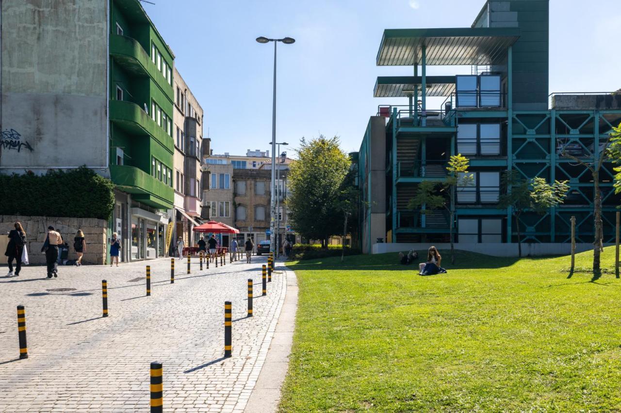 Downtown 2 Minutes By Walk To Center And Metro-Direct To Airpot T4 Apartamento Porto Exterior foto