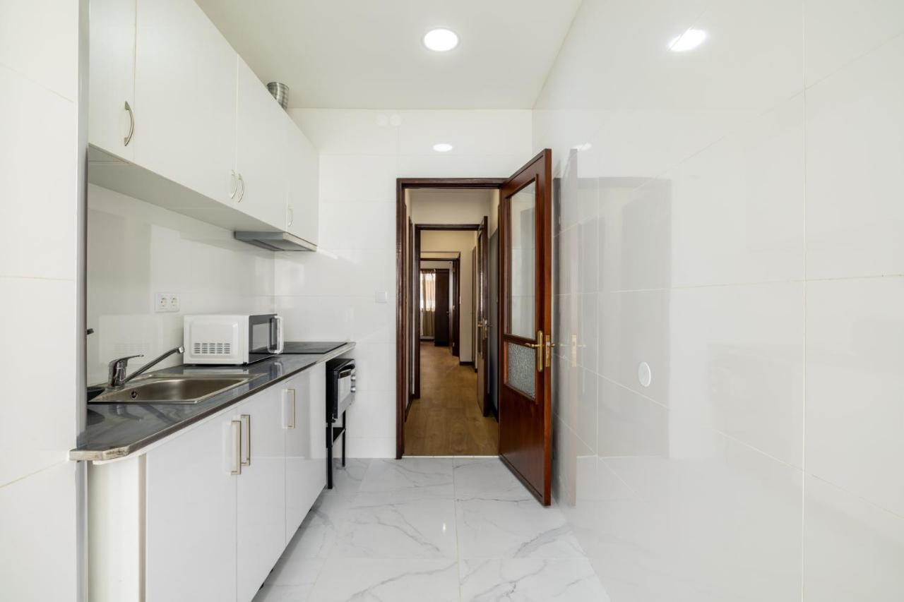 Downtown 2 Minutes By Walk To Center And Metro-Direct To Airpot T4 Apartamento Porto Exterior foto