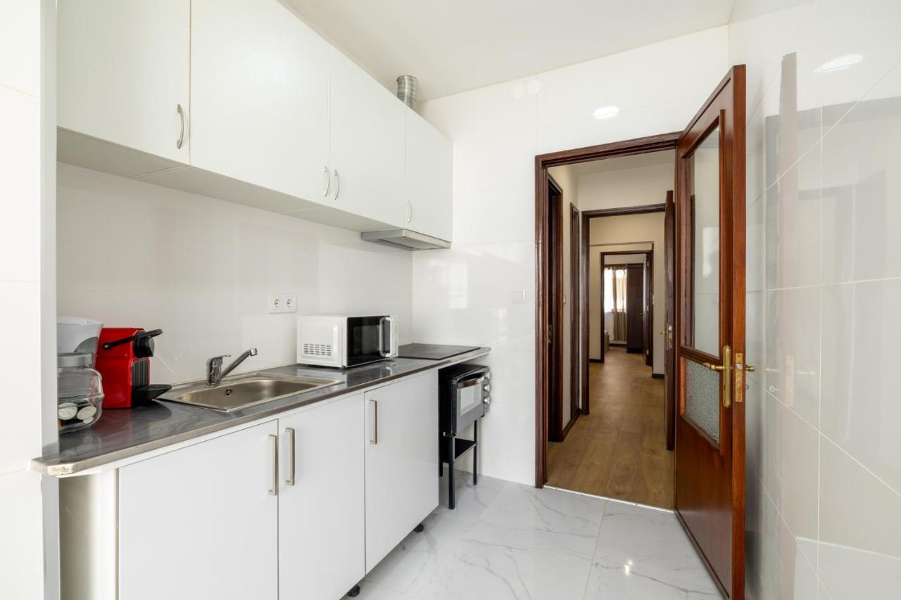 Downtown 2 Minutes By Walk To Center And Metro-Direct To Airpot T4 Apartamento Porto Exterior foto