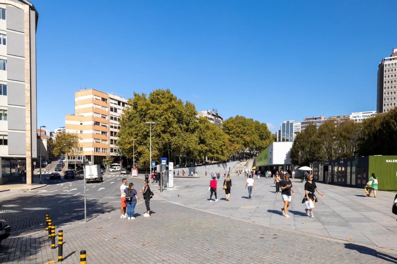 Downtown 2 Minutes By Walk To Center And Metro-Direct To Airpot T4 Apartamento Porto Exterior foto