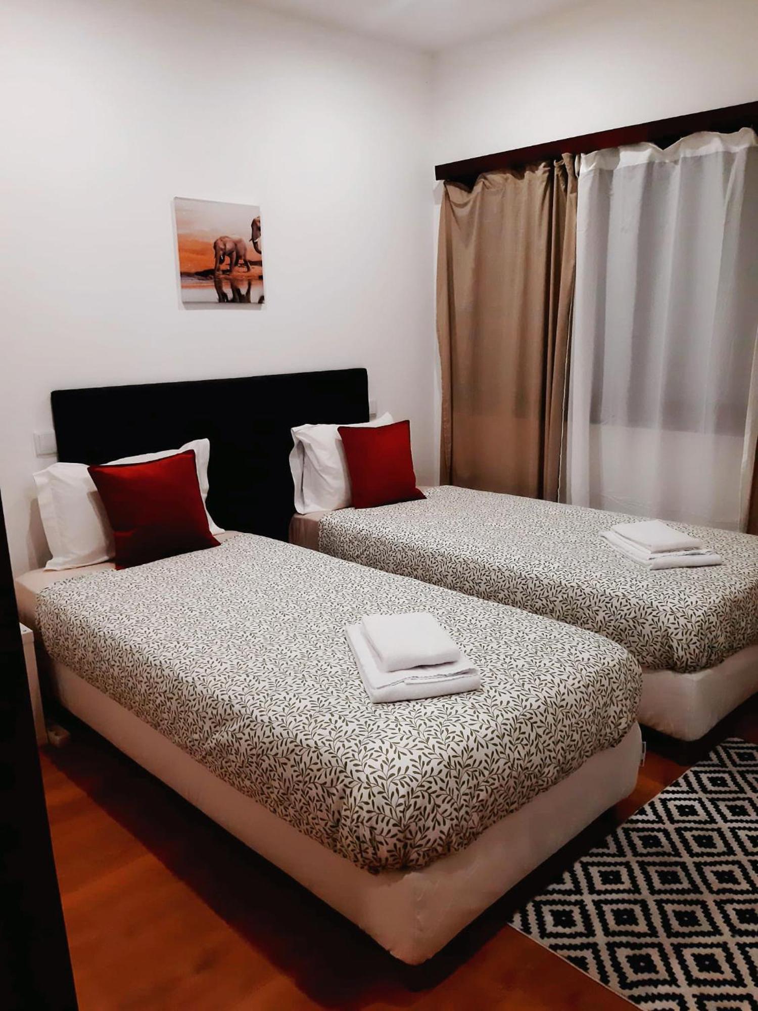Downtown 2 Minutes By Walk To Center And Metro-Direct To Airpot T4 Apartamento Porto Exterior foto