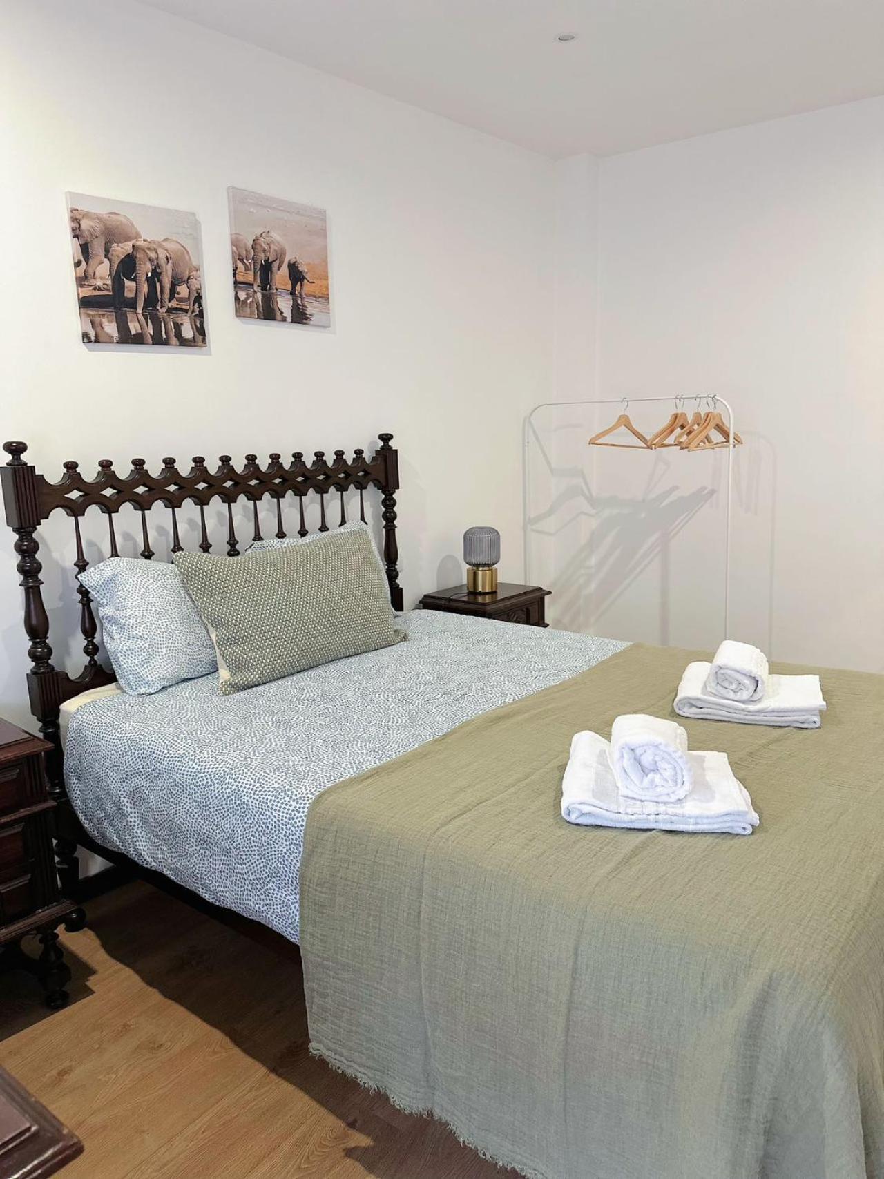 Downtown 2 Minutes By Walk To Center And Metro-Direct To Airpot T4 Apartamento Porto Exterior foto