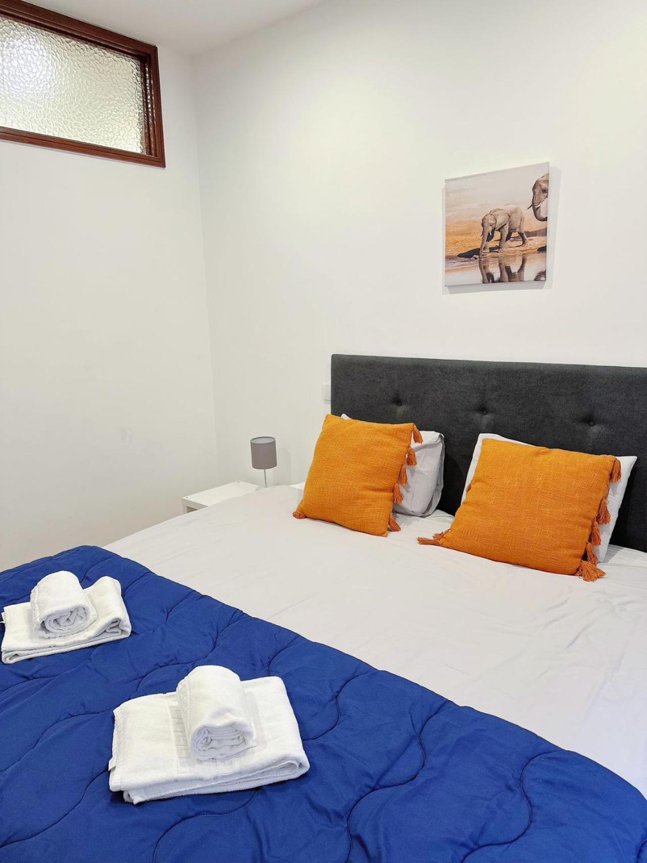 Downtown 2 Minutes By Walk To Center And Metro-Direct To Airpot T4 Apartamento Porto Exterior foto