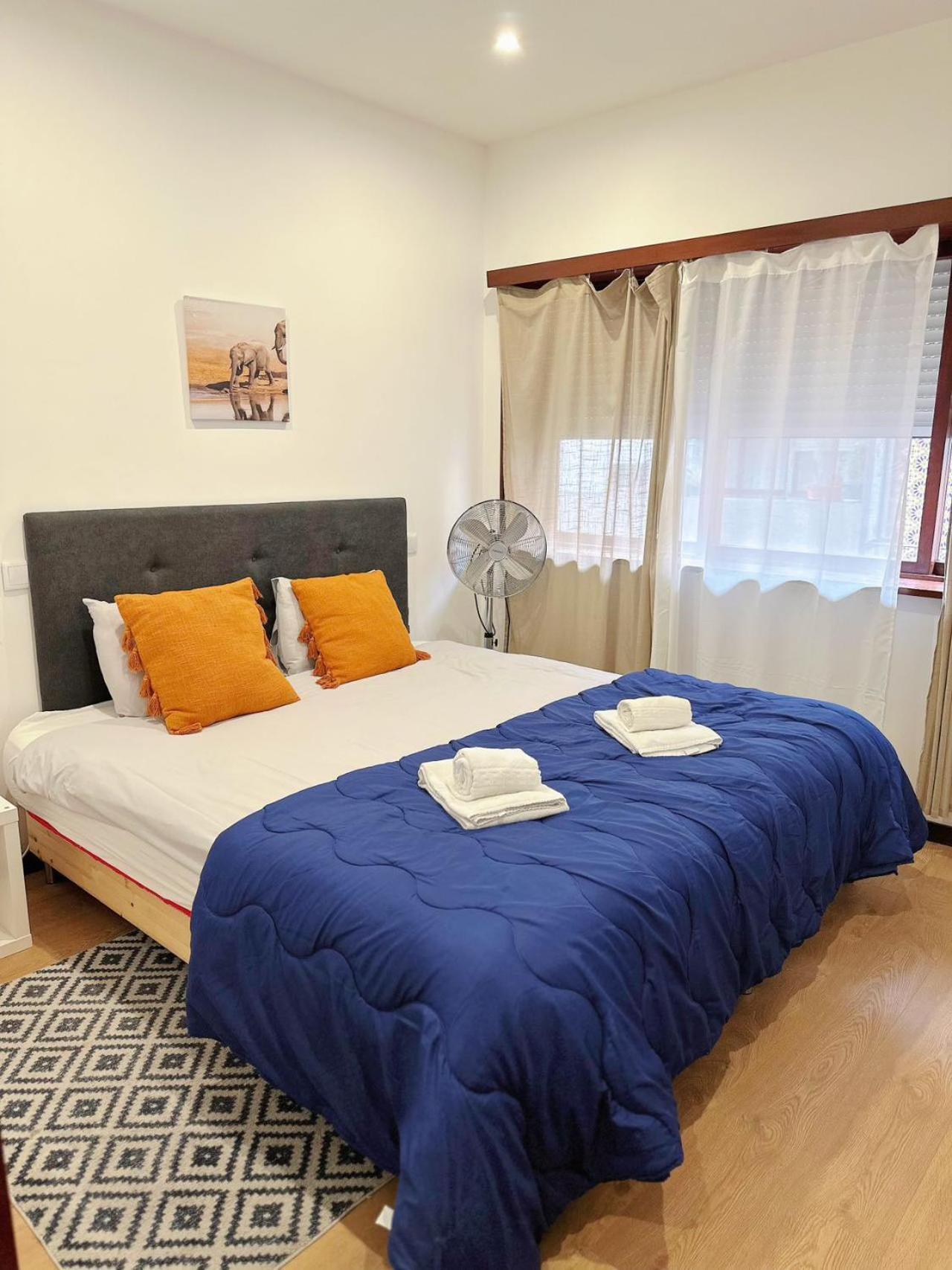 Downtown 2 Minutes By Walk To Center And Metro-Direct To Airpot T4 Apartamento Porto Exterior foto