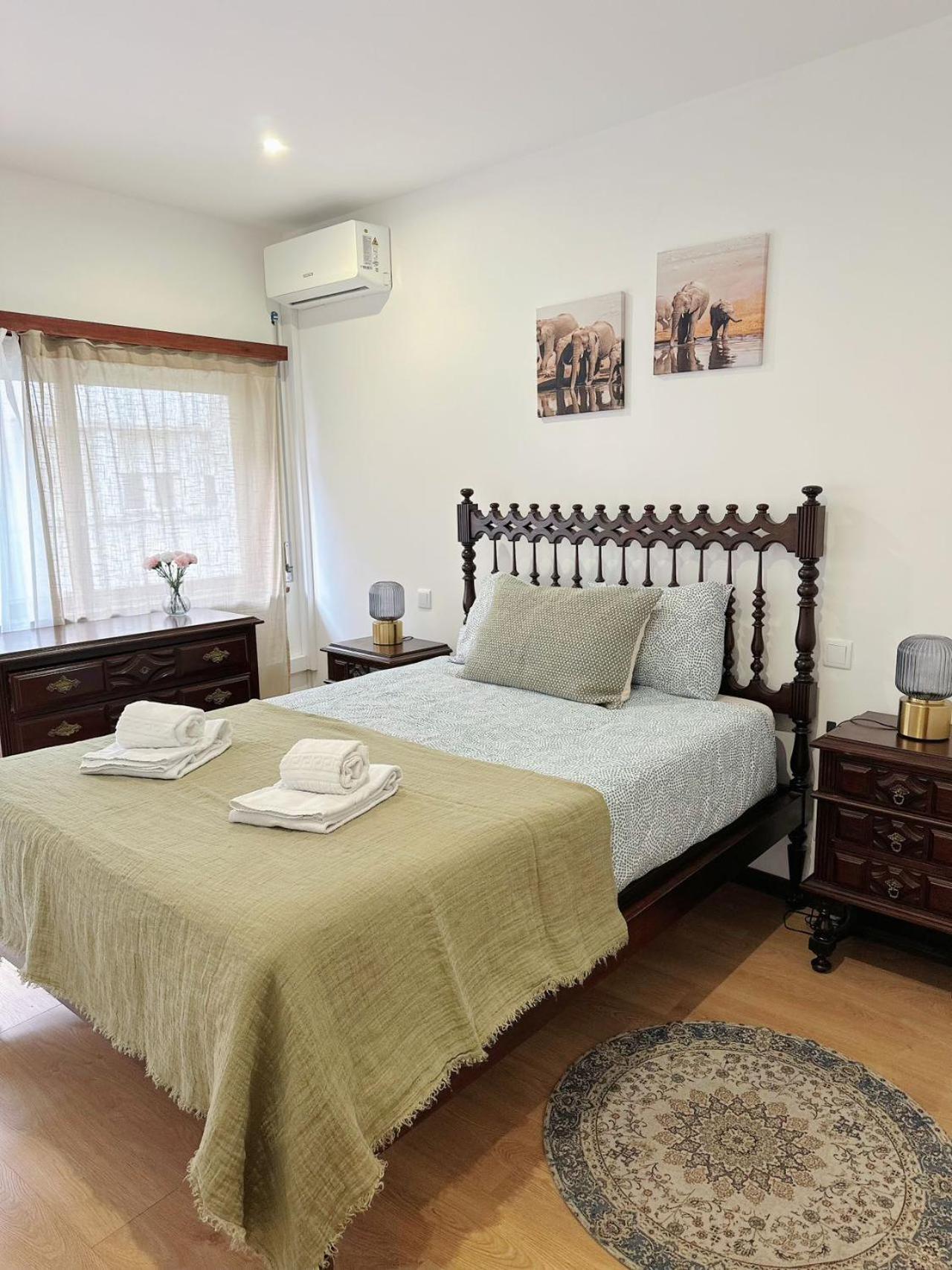 Downtown 2 Minutes By Walk To Center And Metro-Direct To Airpot T4 Apartamento Porto Exterior foto