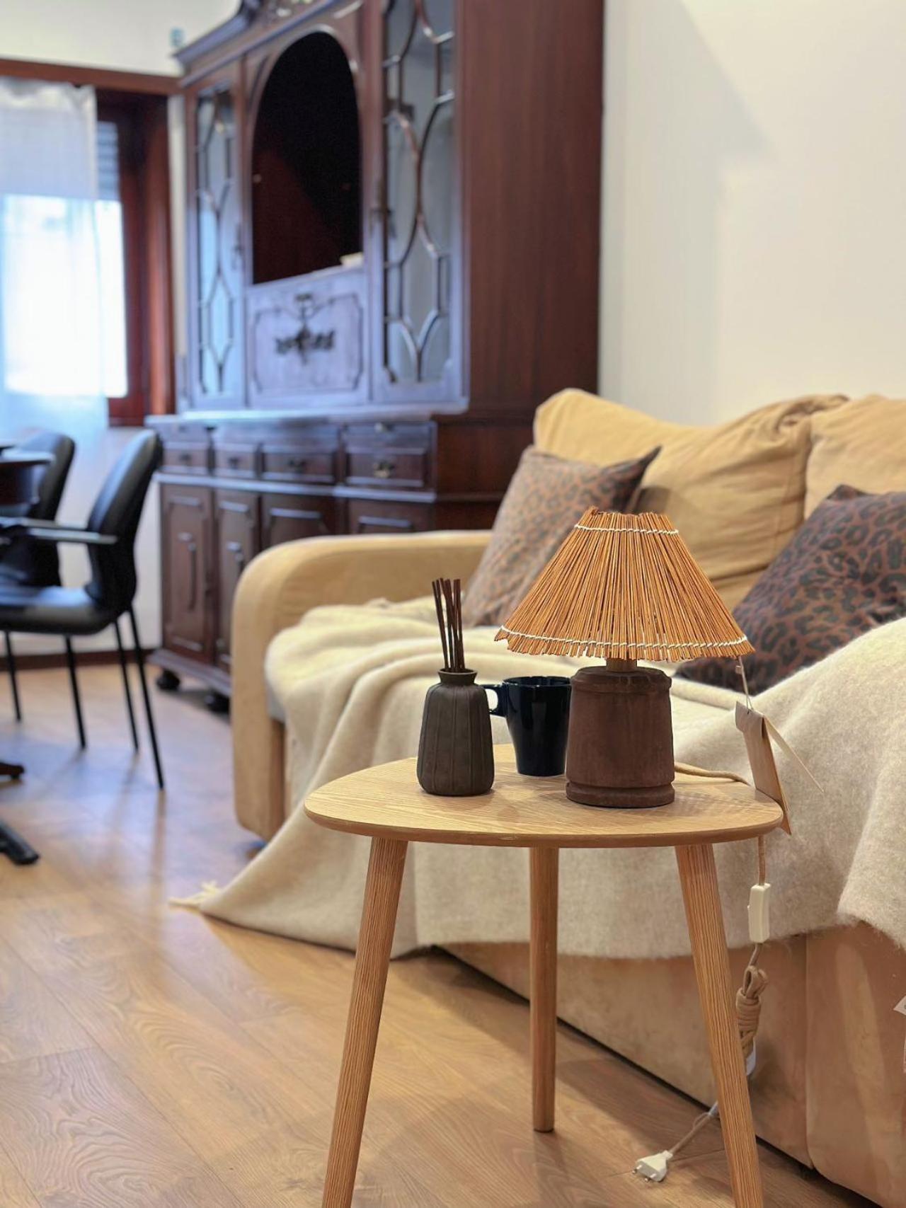 Downtown 2 Minutes By Walk To Center And Metro-Direct To Airpot T4 Apartamento Porto Exterior foto