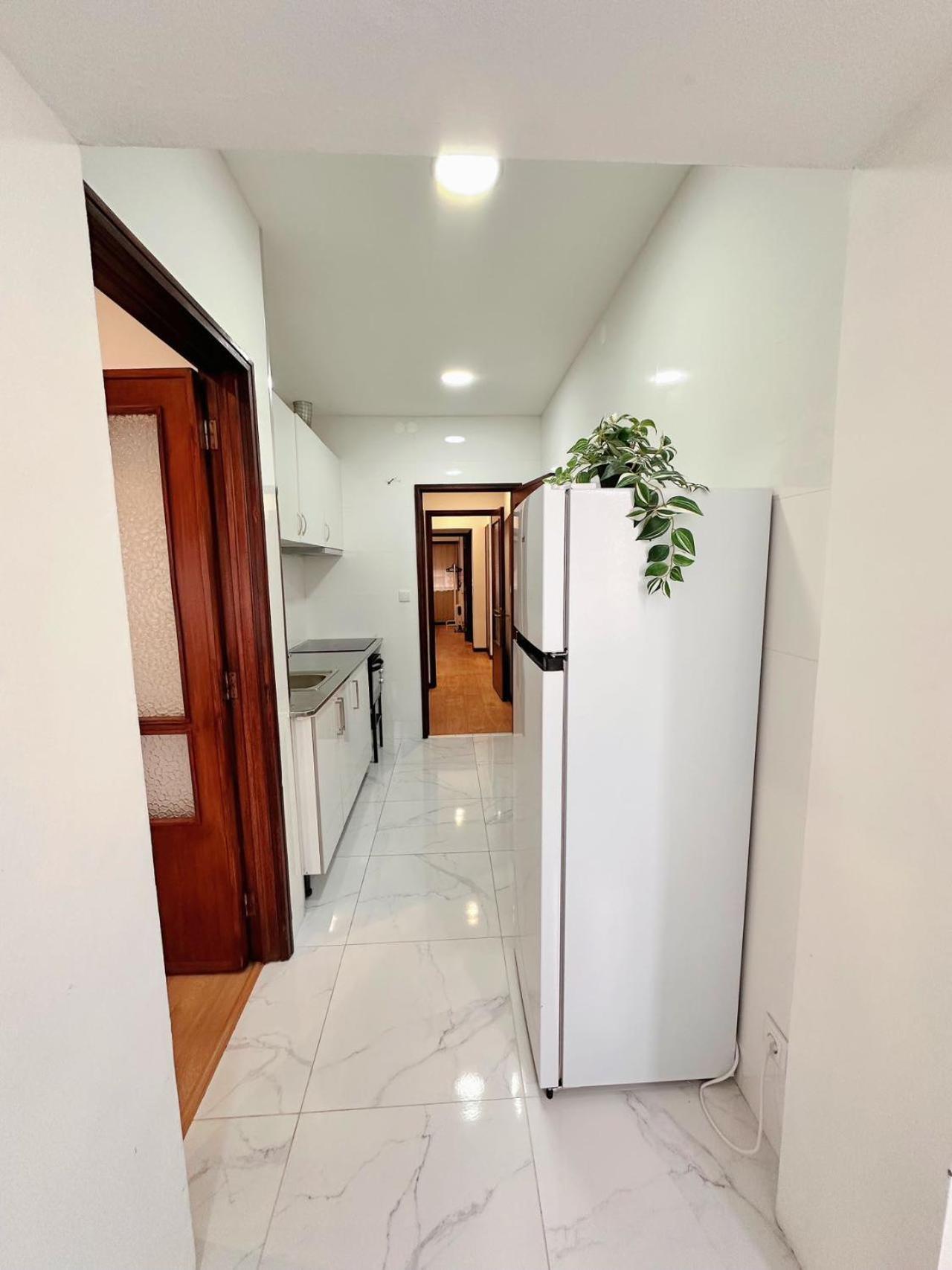 Downtown 2 Minutes By Walk To Center And Metro-Direct To Airpot T4 Apartamento Porto Exterior foto